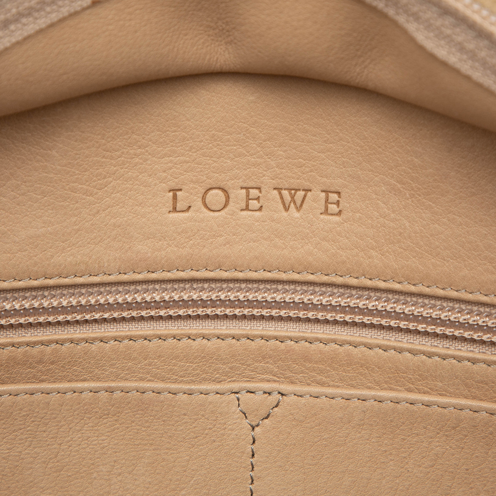 Pre-Loved LOEWE Suede Amazona 28 - Picture 5 of 7